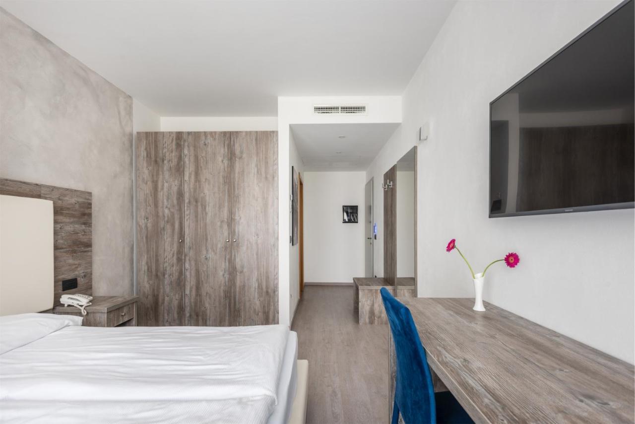 Hotel De Nac Torbole Sul Garda Zewnętrze zdjęcie