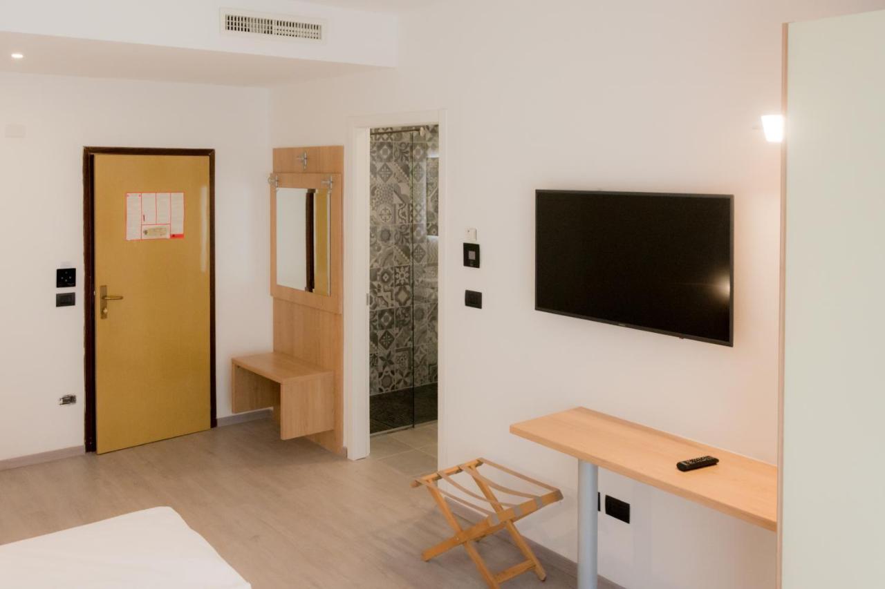 Hotel De Nac Torbole Sul Garda Zewnętrze zdjęcie